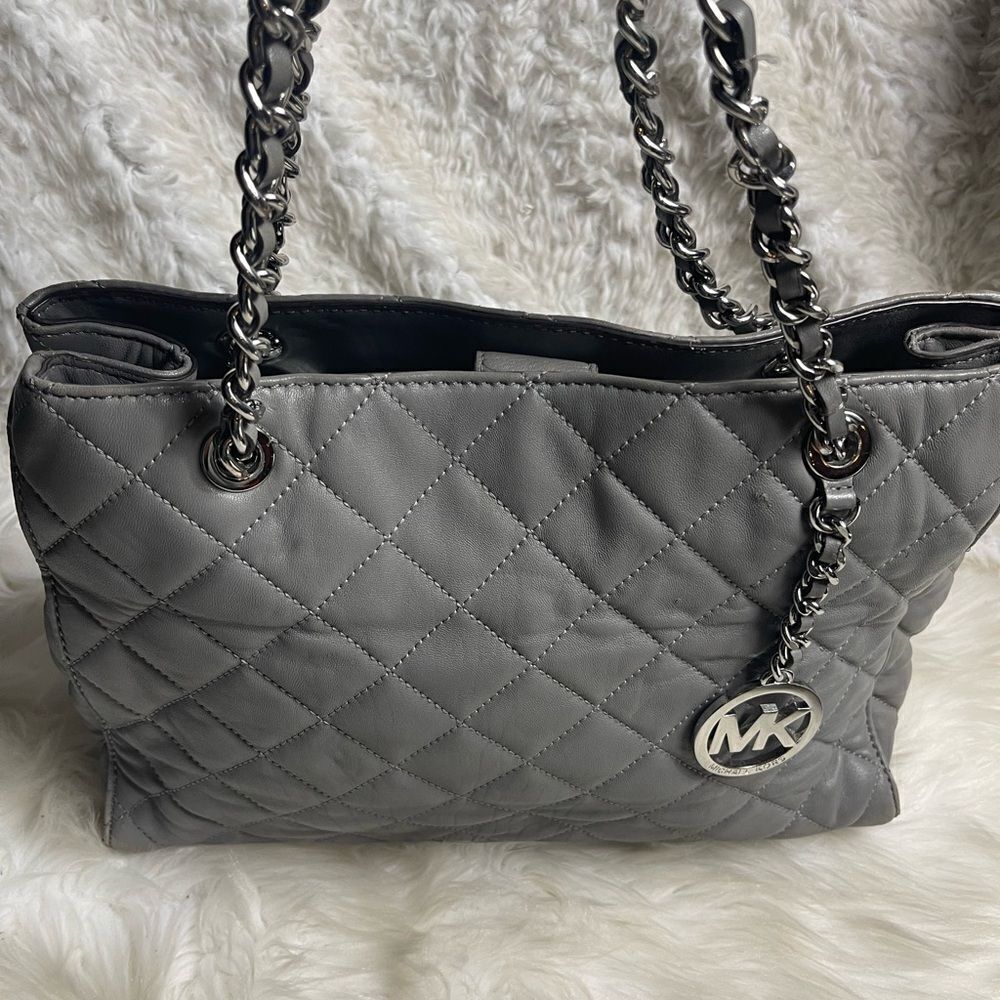 Michael Kors soft leather gray quilted shoulder bag silver tone chain straps. - Picture 5 of 16